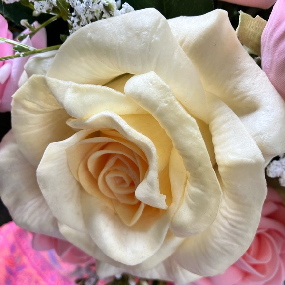 ROMANTIC ROSE BOUQUET - Picture 5 of 6